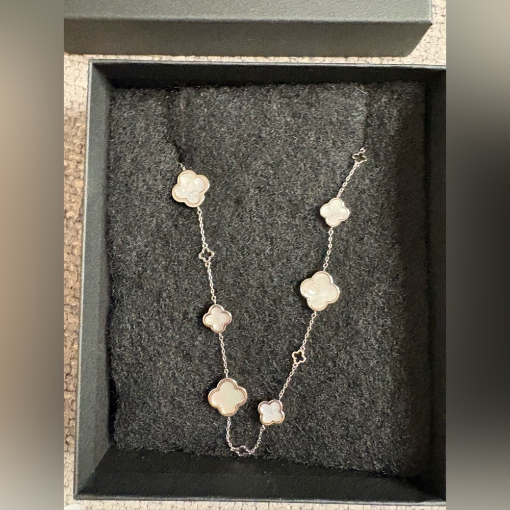 Stella Rae Fine Silver Plated Clover Motif Necklace Brand New With Tag In Box